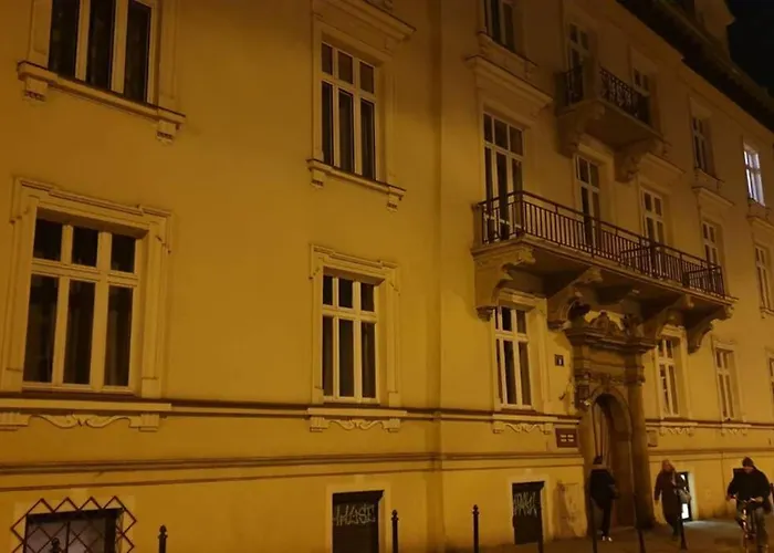 Bright&Comfy Apt -Few Min To Main Square
